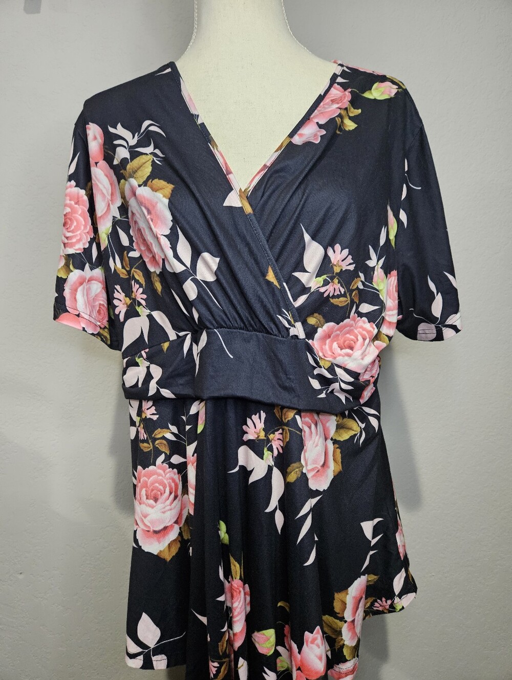 EUC Floral V-Neck Wrap Top in Black with Pink Roses 2X